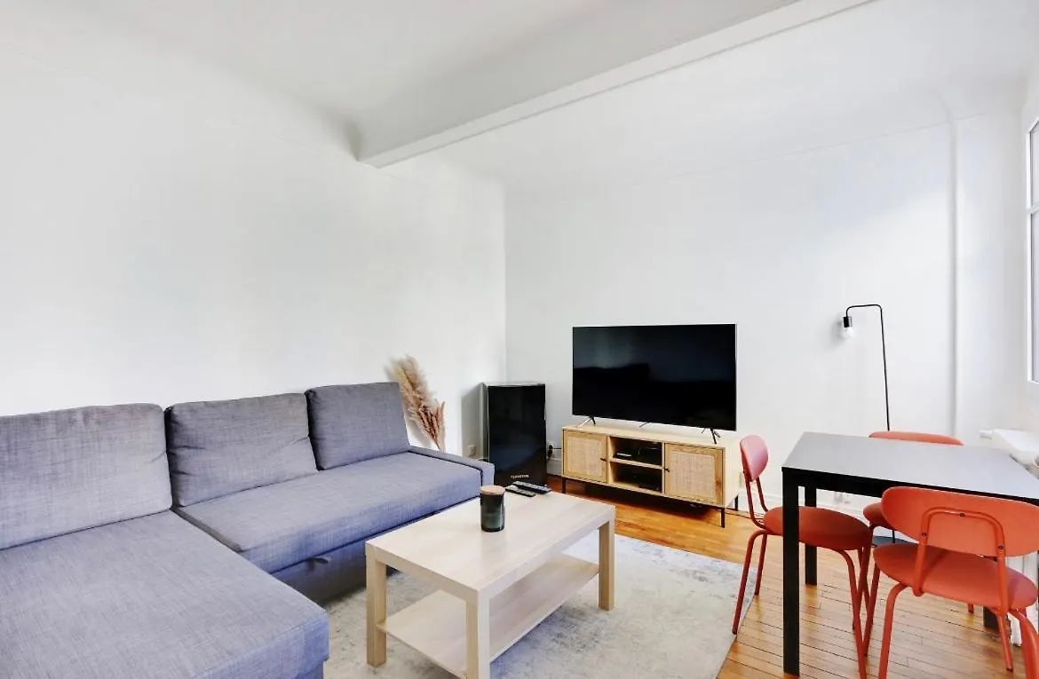 Appartement, Coeur Des Batignolles Montmartre Paříž