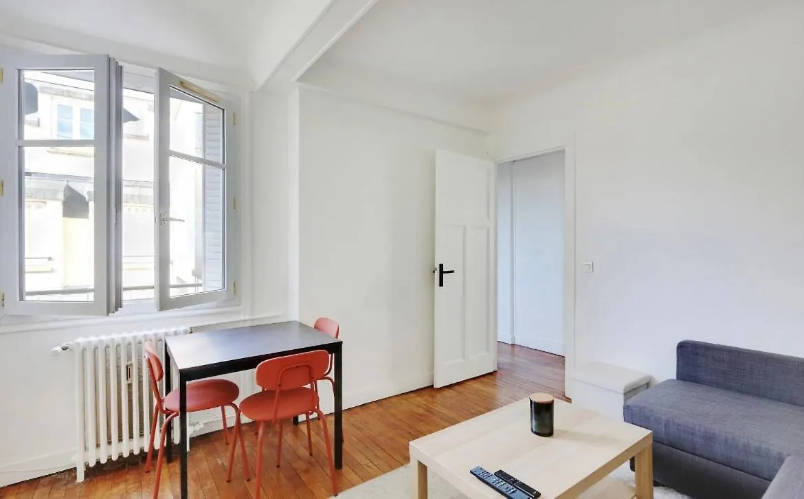 Appartement, Coeur Des Batignolles Montmartre Paříž