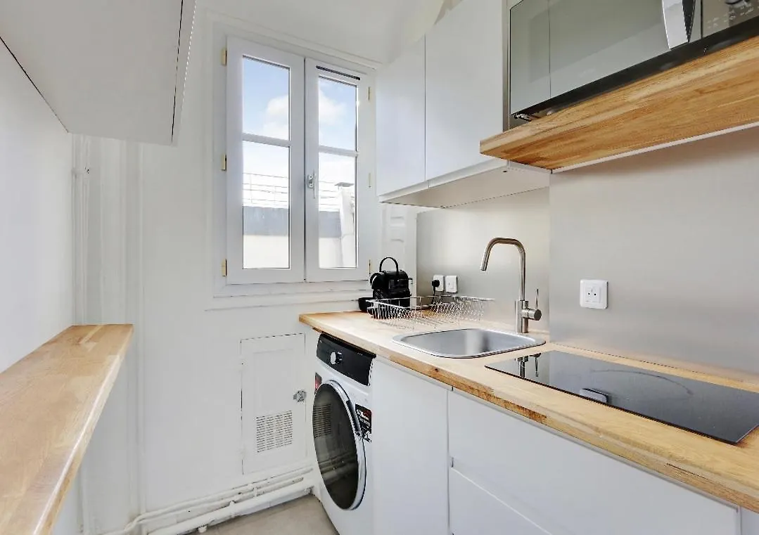 Appartement, Coeur Des Batignolles Montmartre Paris 0*,