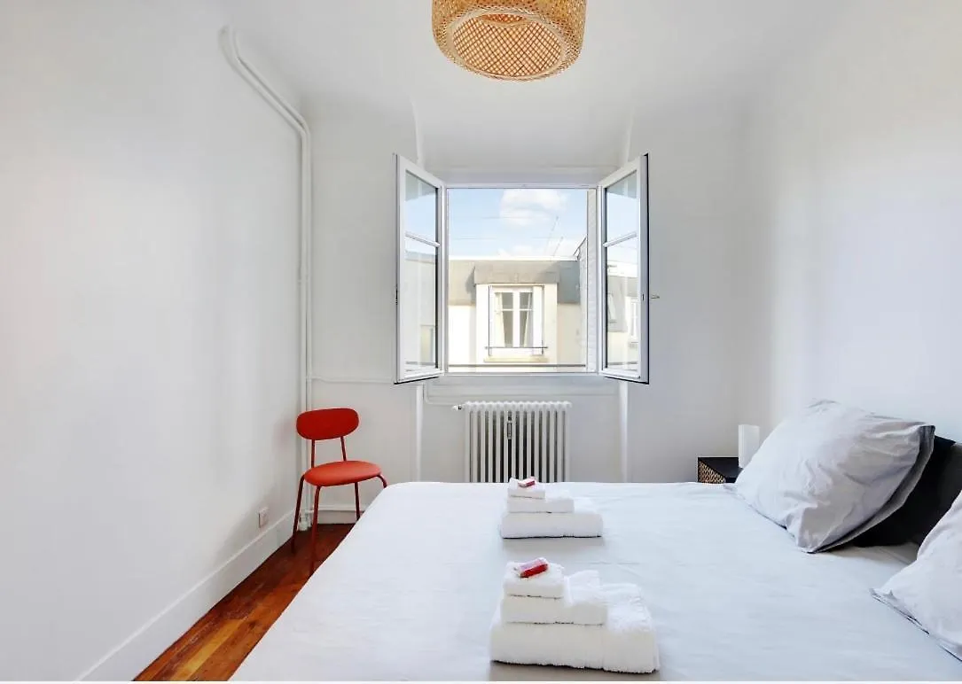 Appartement, Coeur Des Batignolles Montmartre Paris 0*,  France